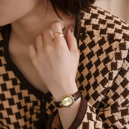 Montre Femme Dorée avec Bracelet en Cuir Classique
